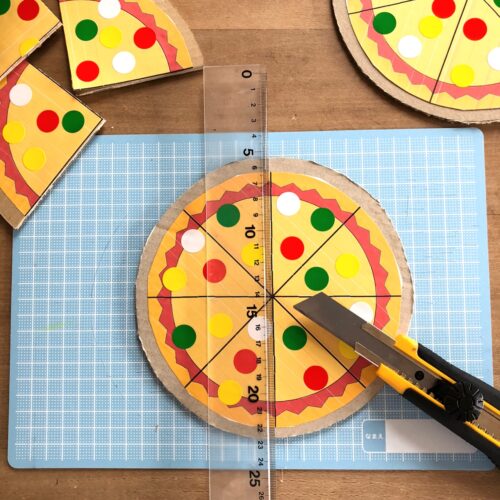 ピザ屋さんごっこで円形分数パズル　ダンボールで作れます